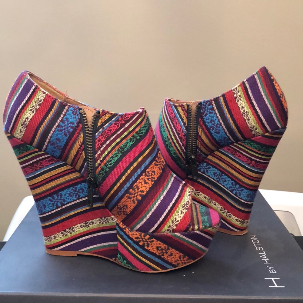 Multi color wedges